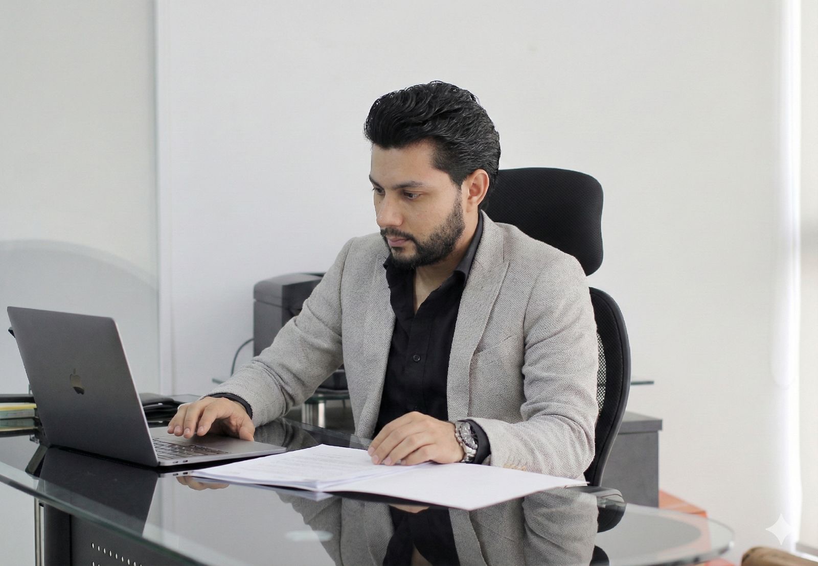 كيف واجه البنك المركزي زلزال الأموال الساخنة بمرونة ذكية؟