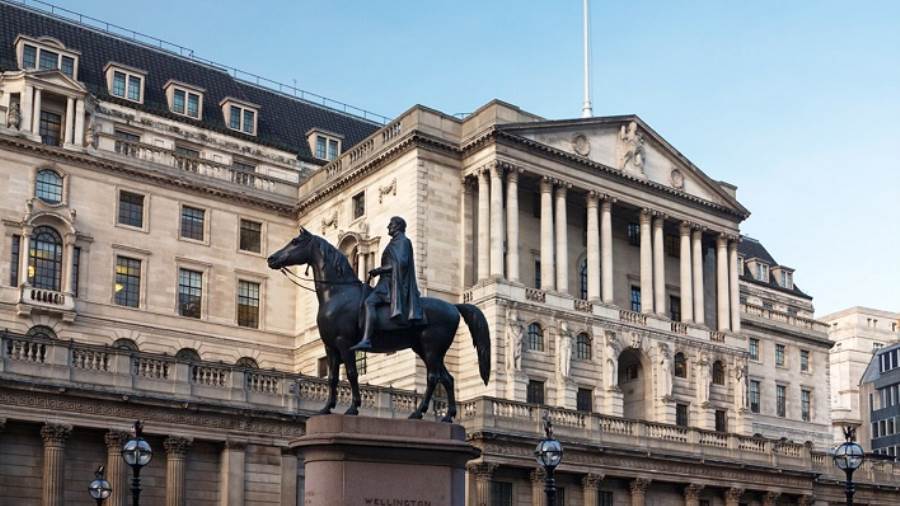 بنك انجلترا المركزي يبقى على سعر الفائدة عند 5.25%
