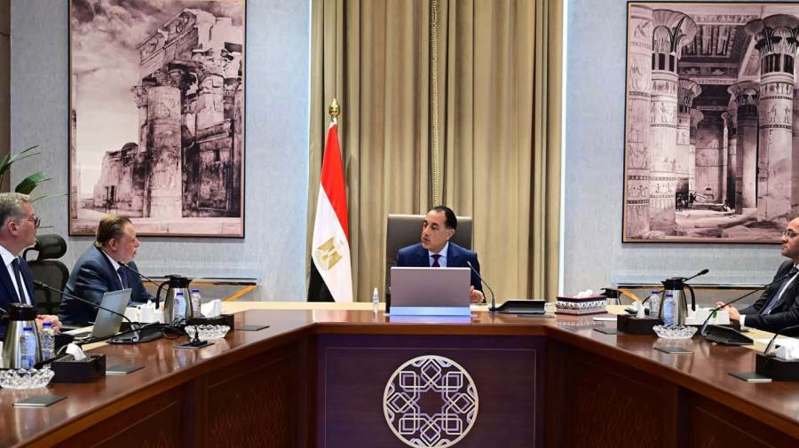 رئيس الوزراء يستعرض توافر الاحتياطي البترولي وموقف سداد مستحقات الشركاء الأجانب بحضور محافظ البنك المركزي رئيس الوزراء يستعرض توافر الاحتياطي البترولي وموقف سداد مستحقات الشركاء الأجانب بحضور محافظ البنك المركزي