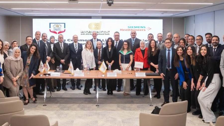 البنك العربى الافريقى الدولى يوقّع عقداً مع سيمنز هيلثينيرز لصالح مستشفيات جامعة أسيوط لتوفير أول منظومة علاج إشعاعي متكاملة بصعيد مصر البنك العربى الافريقى الدولى يوقّع عقداً مع سيمنز هيلثينيرز لصالح مستشفيات جامعة أسيوط لتوفير أول منظومة علاج إشعاعي متكاملة بصعيد مصر
