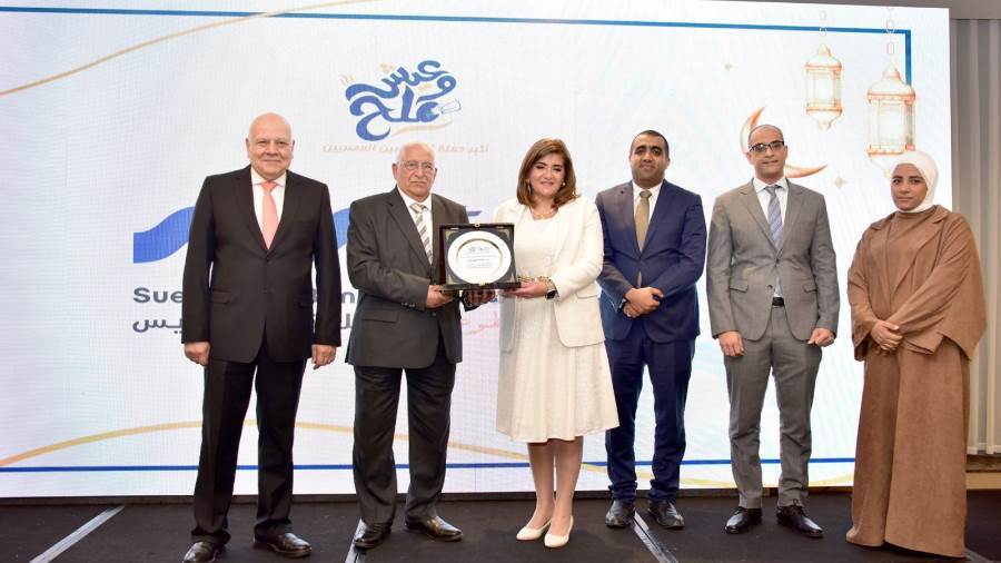 بنك قناة السويس يوقع بروتوكول تعاون مع "صُناع الحياة" للمساهمة في مبادرة "عيش وملح" وتوفير 200 ألف وجبة للأسر الأولى بالرعاية بنك قناة السويس يوقع بروتوكول تعاون مع "صُناع الحياة" للمساهمة في مبادرة "عيش وملح" وتوفير 200 ألف وجبة للأسر الأولى بالرعاية