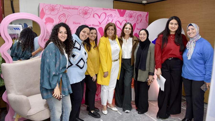 بنك قناة السويس ينظم سلسلة معارض لموظفاته ويوزع هدايا تذكارية تقديرا لدورهن بنك قناة السويس ينظم سلسلة معارض لموظفاته ويوزع هدايا تذكارية تقديرا لدورهن