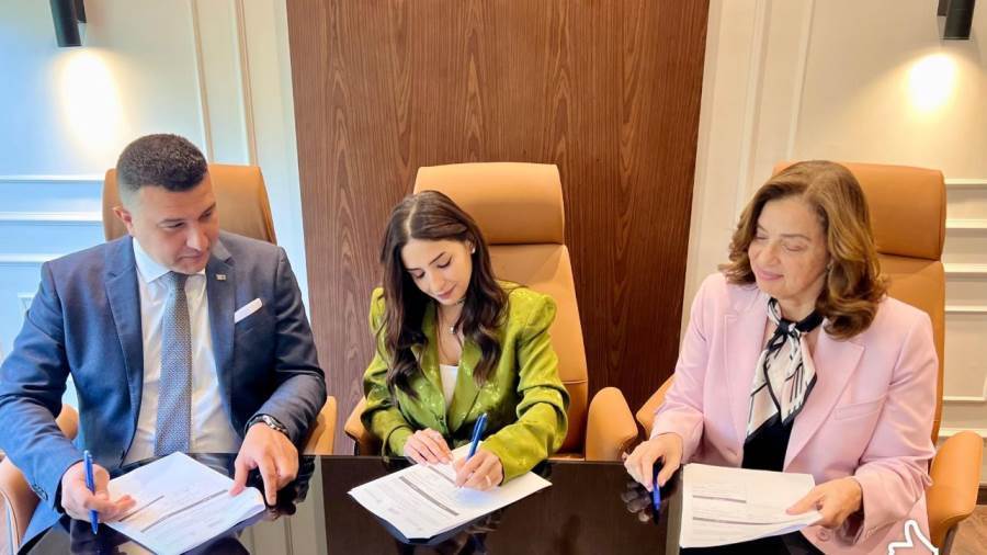 مؤسسة البنك التجاري الدولي (CIB) توقع شراكة مع مؤسستي ساويرس وإبراهيم بدران لتنفيذ تدخلات صحية للأطفال بسوهاج مؤسسة البنك التجاري الدولي (CIB) توقع شراكة مع مؤسستي ساويرس وإبراهيم بدران لتنفيذ تدخلات صحية للأطفال بسوهاج