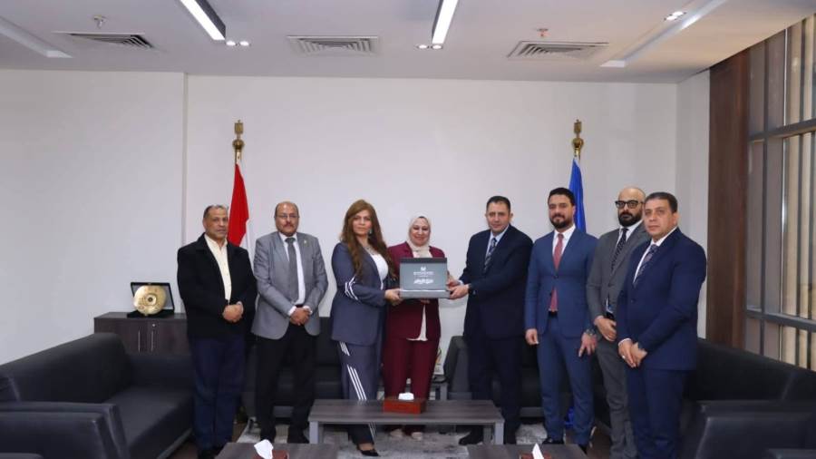 محافظ دمياط يشيد بمبادرة البنك الزراعي المصري" سكة خير" لتوزيع كوبونات للسلع الغذائية على الأسر الأكثر احتياجًا محافظ دمياط يشيد بمبادرة البنك الزراعي المصري" سكة خير" لتوزيع كوبونات للسلع الغذائية على الأسر الأكثر احتياجًا