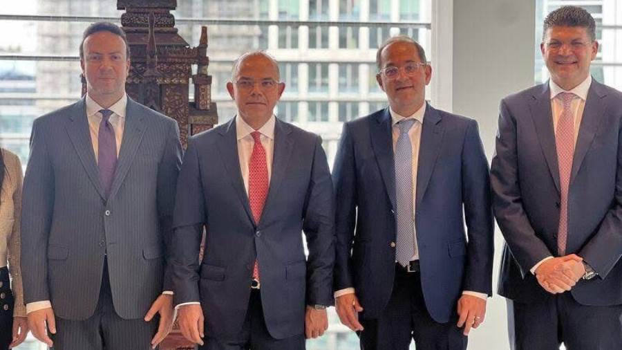 وزير المالية في حوار مفتوح مع المستثمرين خلال لقاءين لبنك «ستاندرد تشارترد» و«مورجان ستانلي» بحضور نائب محافظ المركزي وزير المالية في حوار مفتوح مع المستثمرين خلال لقاءين لبنك «ستاندرد تشارترد» و«مورجان ستانلي» بحضور نائب محافظ المركزي