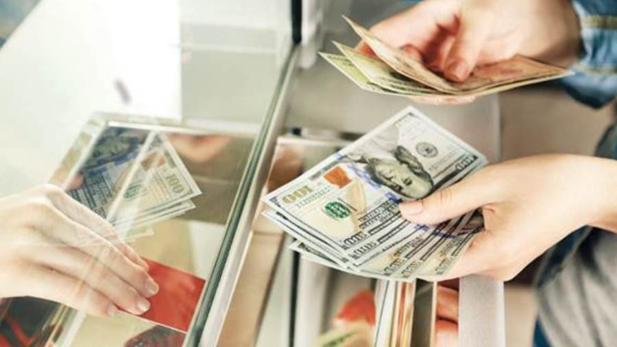 تراجع سعر الدولار أمام الجنيه خلال تعاملات اليوم ويسجل 49.92 جنيه للبيع في البنك الأهلي المصري تراجع سعر الدولار أمام الجنيه خلال تعاملات اليوم ويسجل 49.92 جنيه للبيع في البنك الأهلي المصري