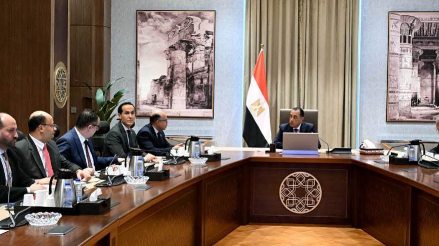 رئيس الوزراء يتابع عدداً من ملفات عمل وزارة الاستثمار والتجارة الخارجية رئيس الوزراء يتابع عدداً من ملفات عمل وزارة الاستثمار والتجارة الخارجية