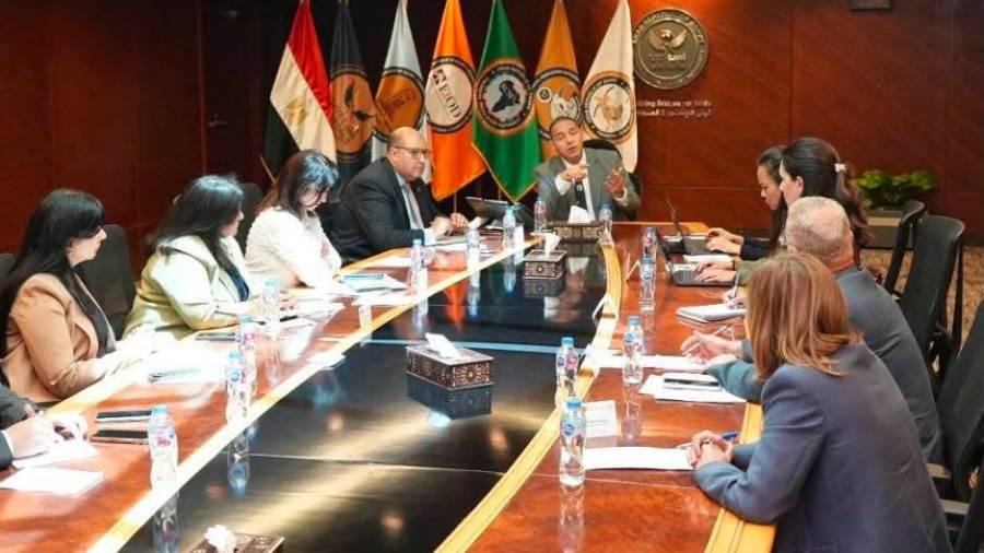 إسلام عزام يبحث مع وفد البنك الدولي مستجدات تطوير سوق رأس المال وخطط "الشورت سيلينج" و"صانع السوق" إسلام عزام يبحث مع وفد البنك الدولي مستجدات تطوير سوق رأس المال وخطط "الشورت سيلينج" و"صانع السوق"