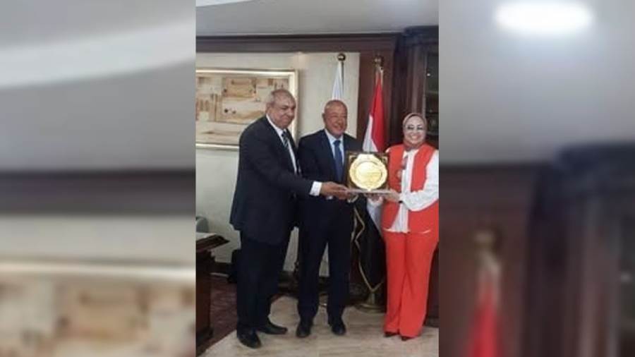 كلية التجارة بجامعة القاهرة توجه الشكر لـ بنك التعمير والإسكان لحرصه على تدريب طلاب وتأهيلهم لسوق العمل كلية التجارة بجامعة القاهرة توجه الشكر لـ بنك التعمير والإسكان لحرصه على تدريب طلاب وتأهيلهم لسوق العمل