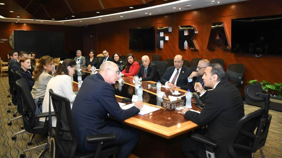 رئيس الرقابة المالية يبحث مع نائب رئيس البنك الأوروبي لإعادة الإعمار والتنمية سبل تعزيز التعاون لزيادة جاذبية القطاع المالي غير المصرفي رئيس الرقابة المالية يبحث مع نائب رئيس البنك الأوروبي لإعادة الإعمار والتنمية سبل تعزيز التعاون لزيادة جاذبية القطاع المالي غير المصرفي