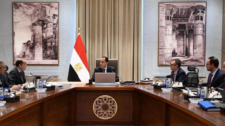 رئيس الوزراء يتابع مستجدات إعداد برنامج التحول الاقتصادي الوطني رئيس الوزراء يتابع مستجدات إعداد برنامج التحول الاقتصادي الوطني