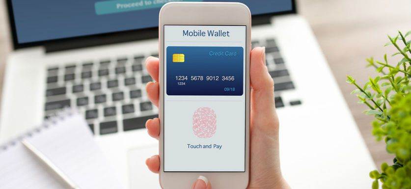 بنكي | ما هي المعاملات التي يمكن إنجازها عبر الإنترنت والموبايل البنكيين  وما الفارق بينهما؟