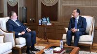 رئيس الوزراء ومحافظ البنك المركزي يناقشان جهود التنسيق بين الحكومة والبنك المركزي لتوفير المزيد من احتياطيات السلع الأساسية والمنتجات البترولية