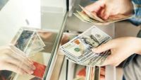 الدولار يتراجع أمام الجنيه خلال تعاملات اليوم ويسجل 49.78 جنيه للبيع بالبنك الأهلي المصري