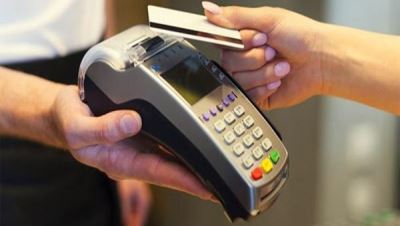 بعد موافقة المركزي على طرحها في البنوك ما هي البطاقة اللاتلامسية؟