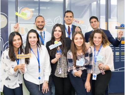 صور| موظفو بنك الإمارات دبي يحتفلون بشهر خدمة العملاء