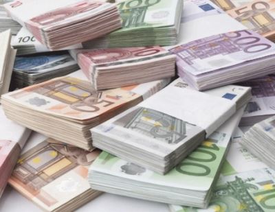 15.96 % نموًا في النقد الأجنبي للإمارات.. وشطب 1111 وظيفة في 11 شهر