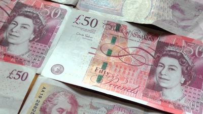 تراجع الإسترليني لأدنى مستوياته في 6 أسابيع