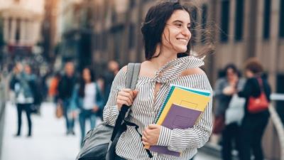 بطاقات البنك الأهلي تقدم خصمًا 5% عند الالتحاق بجامعة «هيرتفوردشاير»