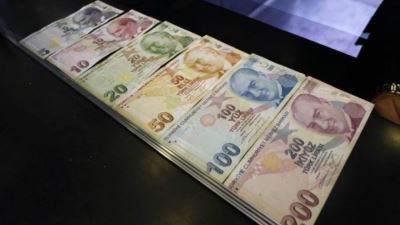 «موديز» تخفض تصنيف تركيا إلى B2 مع توقعات سلبية