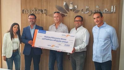 بنك المشرق يسلم جائزة المليونير عن شهر أغسطس لأول فائز