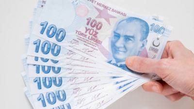 المركزي التركي يرفع الفائدة إلى 17% لوقف تراجع الليرة