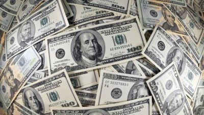 الدولار يواصل التراجع أمام الجنيه في كبرى البنوك المصرية