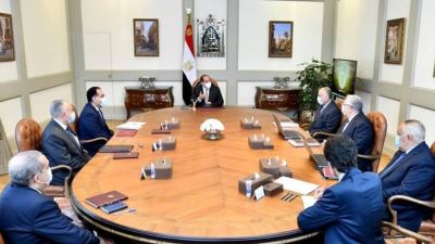السيسي يبحث مع مدبولي ومحافظ البنك المركزي تطوير منظومة الري