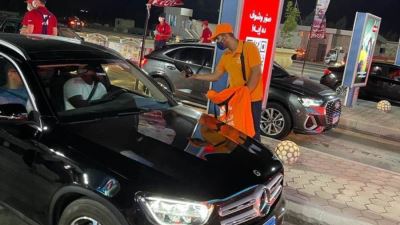 بنك المشرق يوزع الهدايا على عملائه ببوابات العلمين «صور»