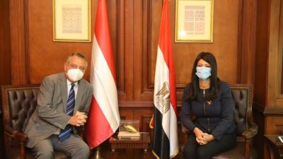 مصر والنمسا توقعان تمويلاً تنمويًا بـ8.5 مليون يورو لشراء آلات ومعدات لصيانة السكك الحديد