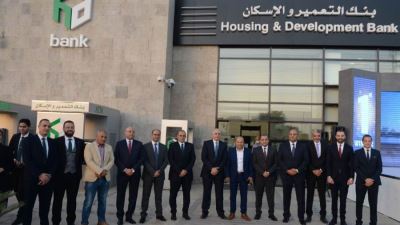 بنك التعمير والإسكان يسلم الفائز الأول في السحب على حسابات التوفير سيارة مرسيدس A180