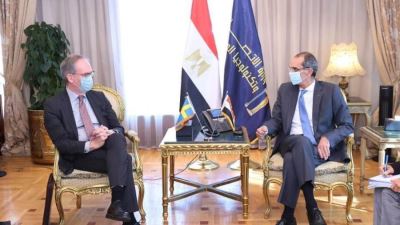 طلعت يبحث مع سفير السويد بالقاهرة سبل تعزيز التعاون بمجالات الاتصالات وتكنولوجيا المعلومات