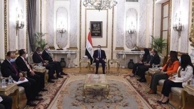 رئيس الوزراء يلتقي مسؤولي الصندوق العربي للإنماء الاقتصادي والاجتماعي