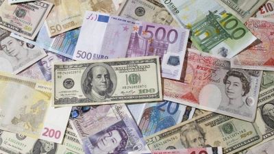 أسعار العملات اليوم الإثنين: تباين اليورو والإسترليني واستقرار الريال السعودي