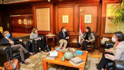 المشاط تبحث مع منسق الأمم المتحدة دعم مبادرة حياة كريمة