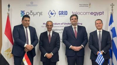 طلعت يبحث تعزيز التعاون بين مصر واليونان بمجالات التحول الرقمي والذكاء الاصطناعي