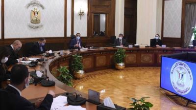 رئيس الوزراء يستعرض الآثار الناتجة عن ارتفاع سعر الصرف في موازنات الشركات