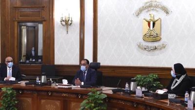 رئيس الوزراء ومحافظ المركزي يتابعان تيسير توفير التمويل للسلع الإستراتيجية ومستلزمات الإنتاج