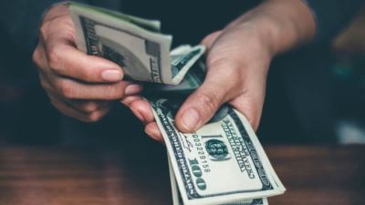 سعر الدولار اليوم الإثنين 15-8-2022 بختام التعاملات في البنوك