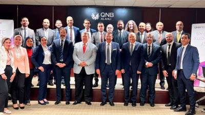 الرئيس التنفيذي لبنك QNB الأهلي يجتمع مع لجنة الابتكار للاطلاع على الأفكار المبتكرة