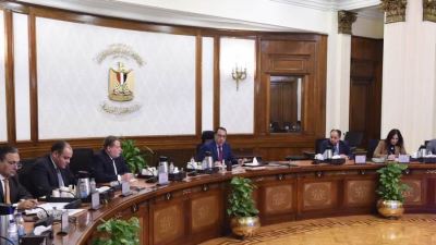 رئيس الوزراء يتابع موقف تطبيق منظومة التسجيل المسبق للشحنات بحضور محافظ البنك المركزي