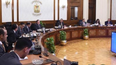 مدبولي: مجموعة عمل لمتابعة أولويات الإفراج عن السلع والبضائع المختلفة بالتنسيق مع المركزي