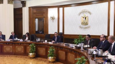 رئيس الوزراء يتابع خطة الحكومة لتعزيز الاستثمارات في سوق الأوراق المالية