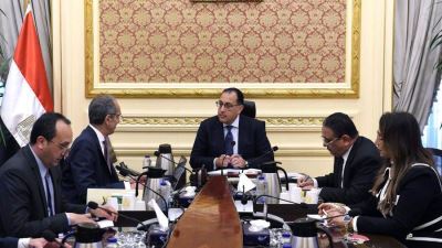 رئيس الوزراء يتابع مع وزير الاتصالات وتكنولوجيا المعلومات عدداً من المشروعات التي تنفذها الوزارة