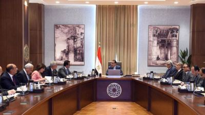 رئيس الوزراء يتابع موقف توافر الأدوية والمستلزمات الطبية للقطاع الصحي بحضور نائب محافظ المركزي