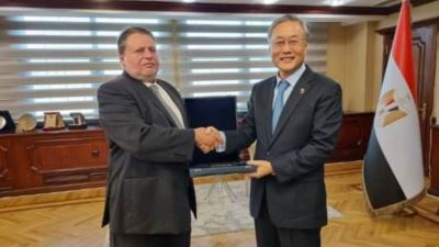 محافظ البنك المركزي يلتقي السفير الكوري لمناقشة بعض القضايا المتعلقة بالاقتصاد