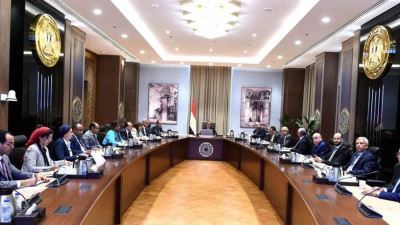 رئيس الوزراء يبحث سبل تعميق صناعة الأدوية وزيادة التصدير