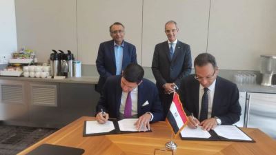 عمرو طلعت يشهد توقيع مذكرة تفاهم مع شركة "فى إم وير" لتطوير البرمجيات والاتصالات