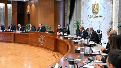 رئيس الوزراء يعلن عن مبادرة لخفض أسعار السلع الأساسية بالتنسيق مع البنك المركزي والصناع والتجار