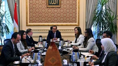 رئيس الوزراء يتابع موقف برنامج الطروحات الحكومية والإصلاحات الهيكلية بحضور محافظ المركزي